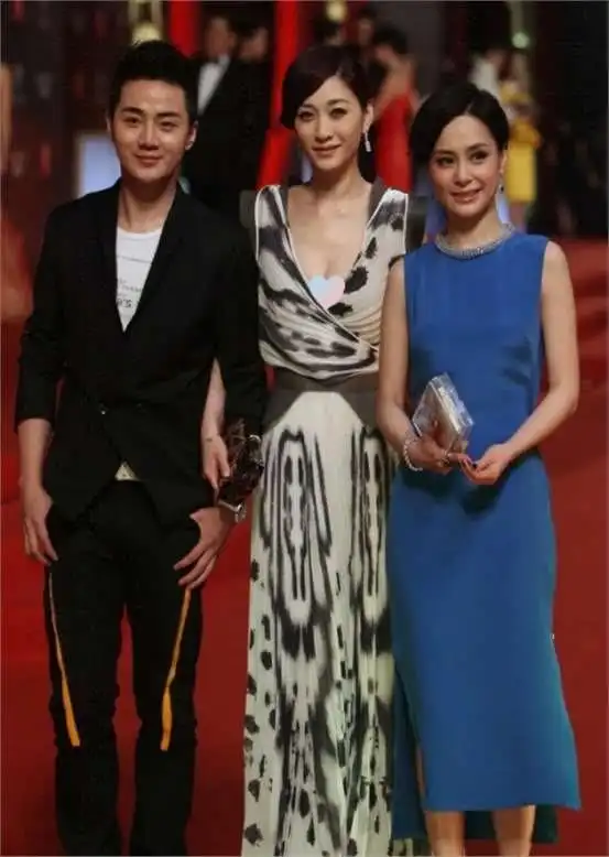 身材娇小气质出众女明星_小个子美女惊艳合照_小骨架女明星