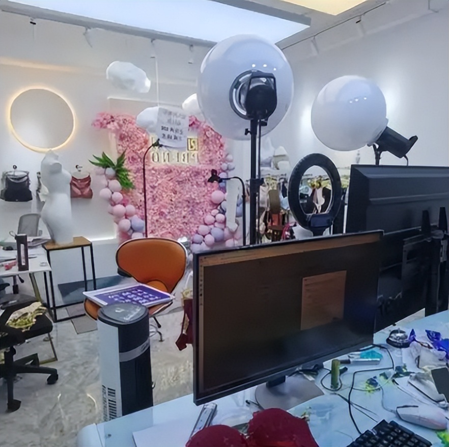 女主播违规直播套路_直播打赏诱导行为_b站禁止未成年人直播怎么办